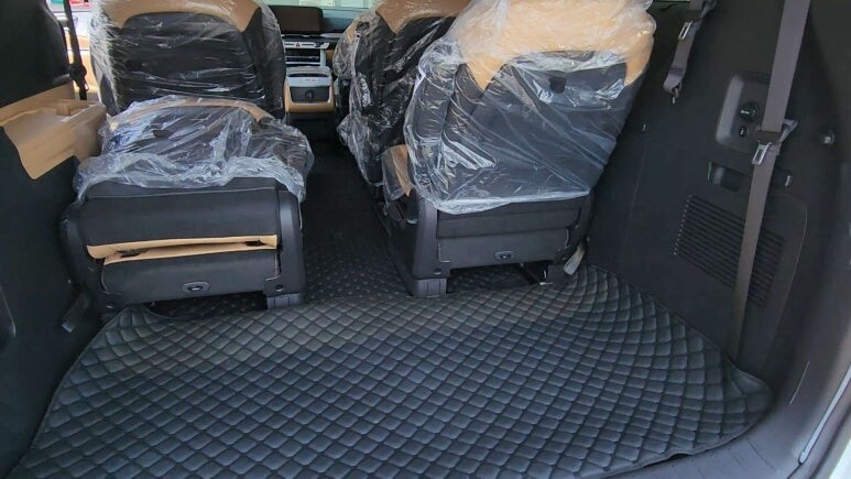 [캠핑카개조] 카니발 하이브리드 9인승..."한땀 한땀 정성어린 4인승으로"