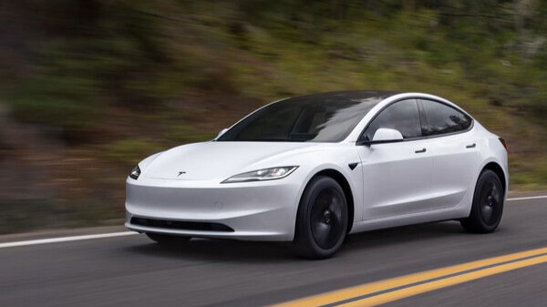 [기획] '독3사 옛말 되나' 외면 받는 수입 엔진차...테슬라-BYD가 점령