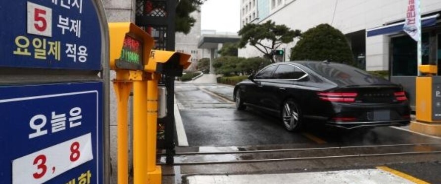 말 많던 '차량 5부제' 결국 민간은 자율 참여 결론...공공 부문만 강화