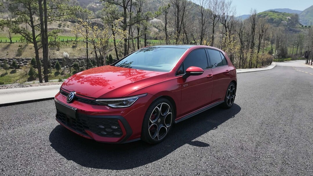 [시승기] 폭스바겐의 '로켓포' 골프 GTI 8.5 "RPM 풀구간 쓰는 맛이 일품"